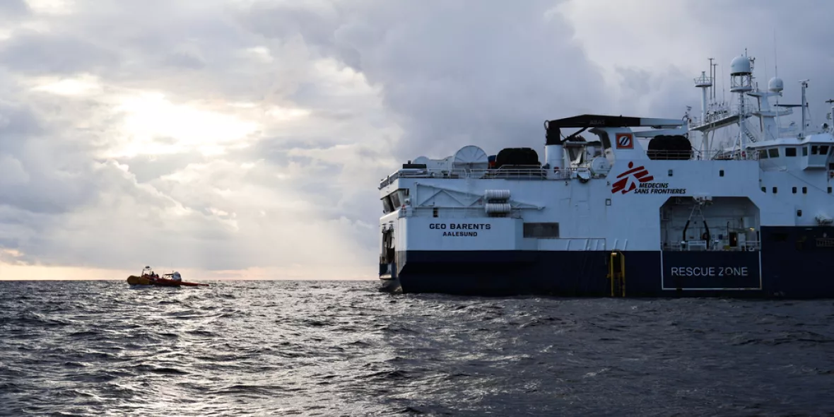 Das Rettungsschiff Geo Barents von Ärzte ohne Grenzen auf dem Mittelmeer