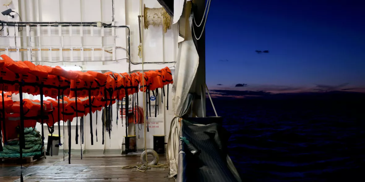 Deck des Seenotrettungsschiffs Geo Barents von Ärzte ohne Grenzen 