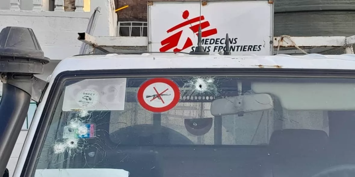 Zerschossene Windschutzscheibe eines Autos
