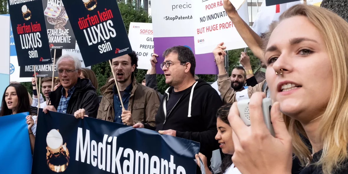 Gruppe von Protestierenden für bezahlbare Medikamente.