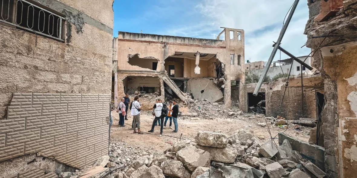 Ein Team von Ärzte ohne Grenzen führt zusammen mit Mitgliedern des Lagerkomitees und freiwilligen Sanitätern eine Bestandsaufnahme im Lager Jenin durch, um die Schäden und den Bedarf nach dem brutalen israelischen Militärangriff vom 21. bis 23. Mai 2024 zu bewerten.