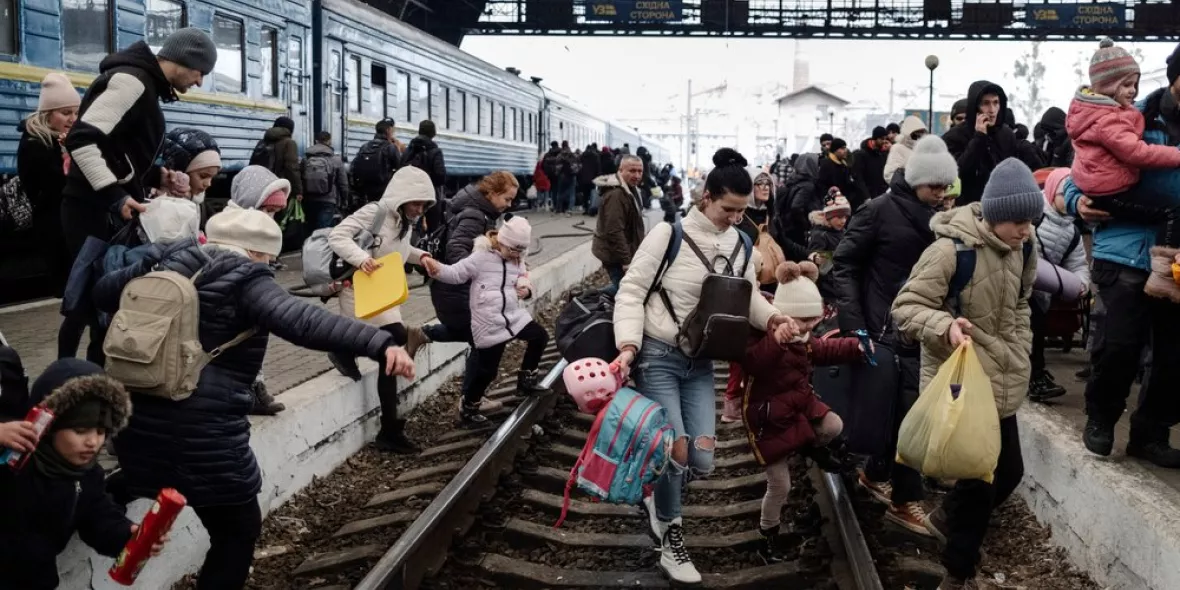 Vertriebene am Bahnhof in Lwiw