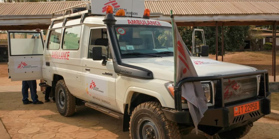 Unser Rettungsdienst vor dem Krankenhaus im Mamfe Distrikt, Südwest-Kamerun