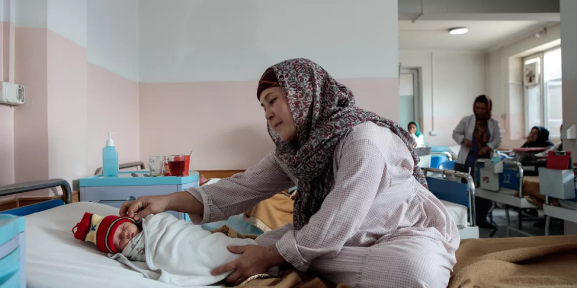 Neugeborenes und Mutter auf der Geburtenstation unserer Klinik in Kabul