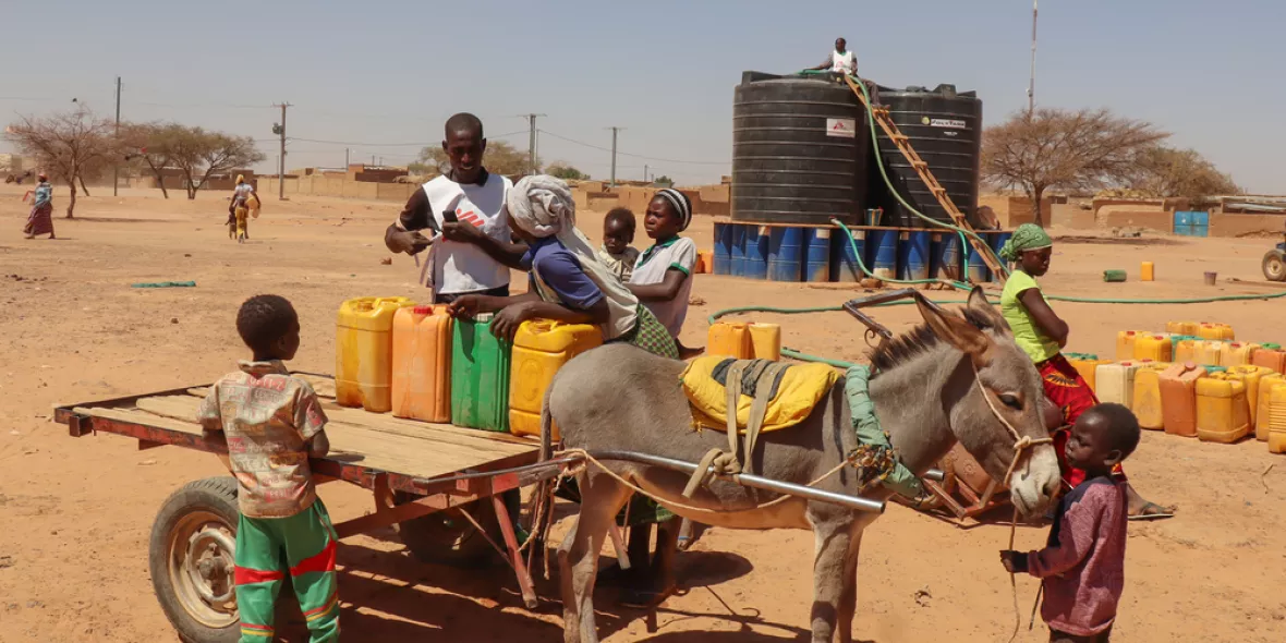 Burkina Faso: Auslieferung von Wasser in Djibou