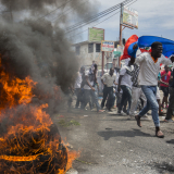 Demonstranten Haiti brennende Autoreifen