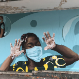 In Puerto Rico, Doctors Without Borders/Médecins Sans Frontières (MSF) and local partners have conducted health promotion campaigns that focus on hand washing, wearing masks in public, and physical distancing. MSF commissioned a series of street murals to promote these important health messages in busy areas of San Juan where homeless people also shelter.