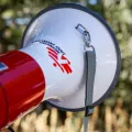 Mikrofon mit Logo von Ärzte ohne Grenzen