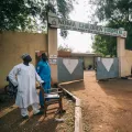 Der Eingang des Noma-Kinderkrankenhauses in Sokoto, im Nord-Westen Nigerias