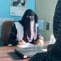Psychologin Rasmia Ali Mohammed im Gespräch mit einer Patientin
