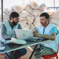 MSF-colleagues talk to each other whilelooking at screen