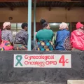 Patientinnen im Wartezimmer der Station für Gebärmutterhalskrebs 