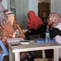 Frauen bei einer medizinischen Beratung.