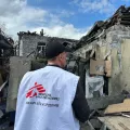 Sicherheitsbeauftragter von Ärzte ohne Grenzen bewertet den Grad Zerstörung.