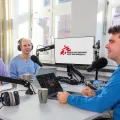 Podcastaufnahme: Die Moderatoren Christian Katzer und Christian Conradi mit Melissa Scharwey