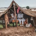 Akeela Qadir aus Pakistan hilft den Menschen, die in Zelten leben müssen.