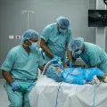 Im Operationssaal des Al-Awda-Krankenhauses in Gaza 