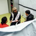 Ein MSF-Psychologe bei einem Beratungsgespräch mit einem Flüchtling.
