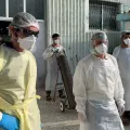 Eines unserer Teams wartet auf einen COvid-19 Patienten in Aden, Jemen