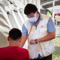 Untersuchung eines Geflüchteten in mexikanischem Camp