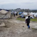 Konflikt in Idlib, Syrien, zwingt Menschen zur Fucht, wir leisten Hilfe in Syrien