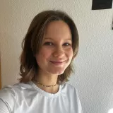 Portrait von unserer Fundraising Mitarbeiterin Pia Klingert.