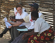 D.R. Kongo 2007: Zu den Aufgaben von Esther Verbeek gehört es auch, ihre Kenntnisse weiterzugeben.